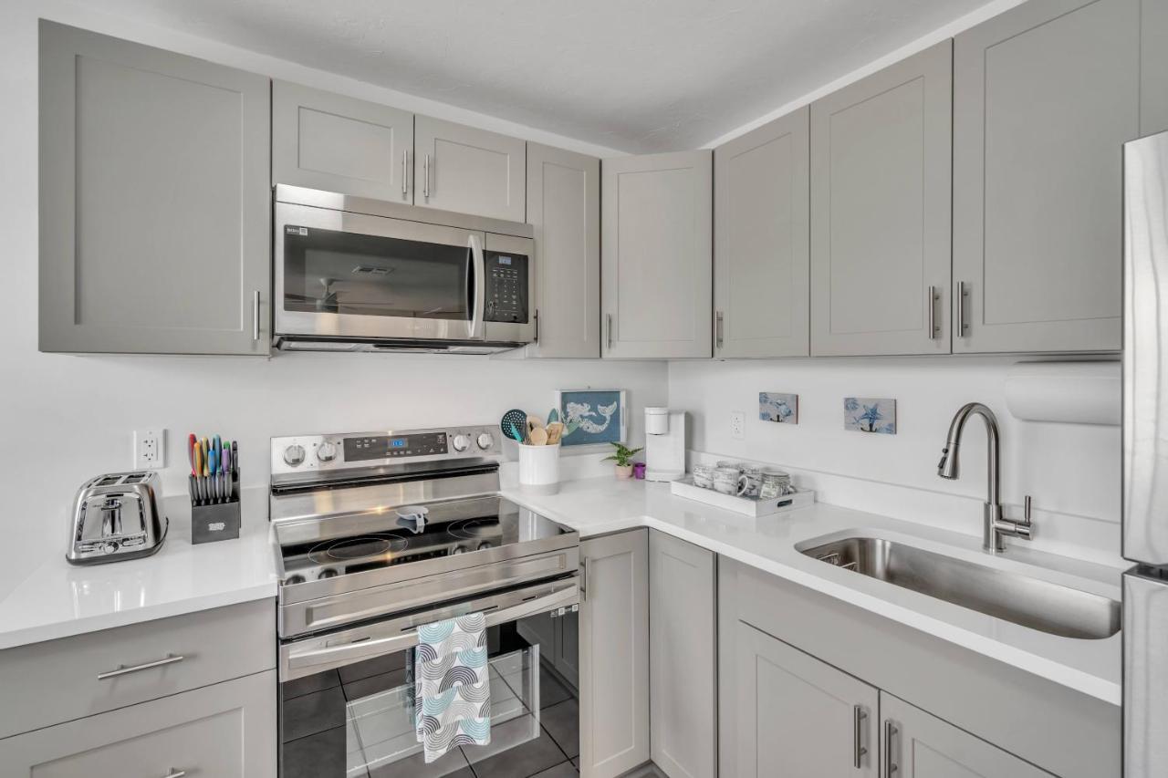 2Bed 1Bath Suite Minutes To Downtown, Beaches, Restaurants, Theaters And More Сарасота Екстериор снимка